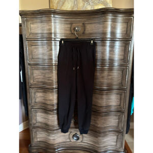 Lululemon women’s Jogger Pants Size 2 Black